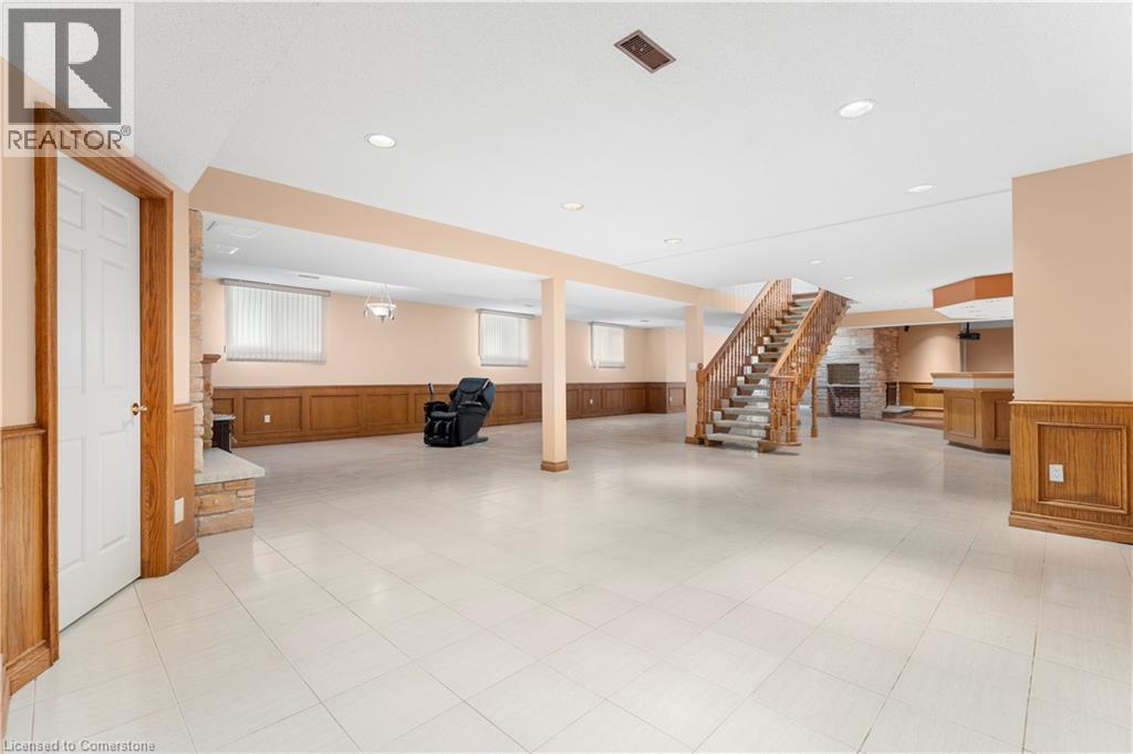 Photo 29 of 21 Woodland Acres Crescent, Vaughan ON