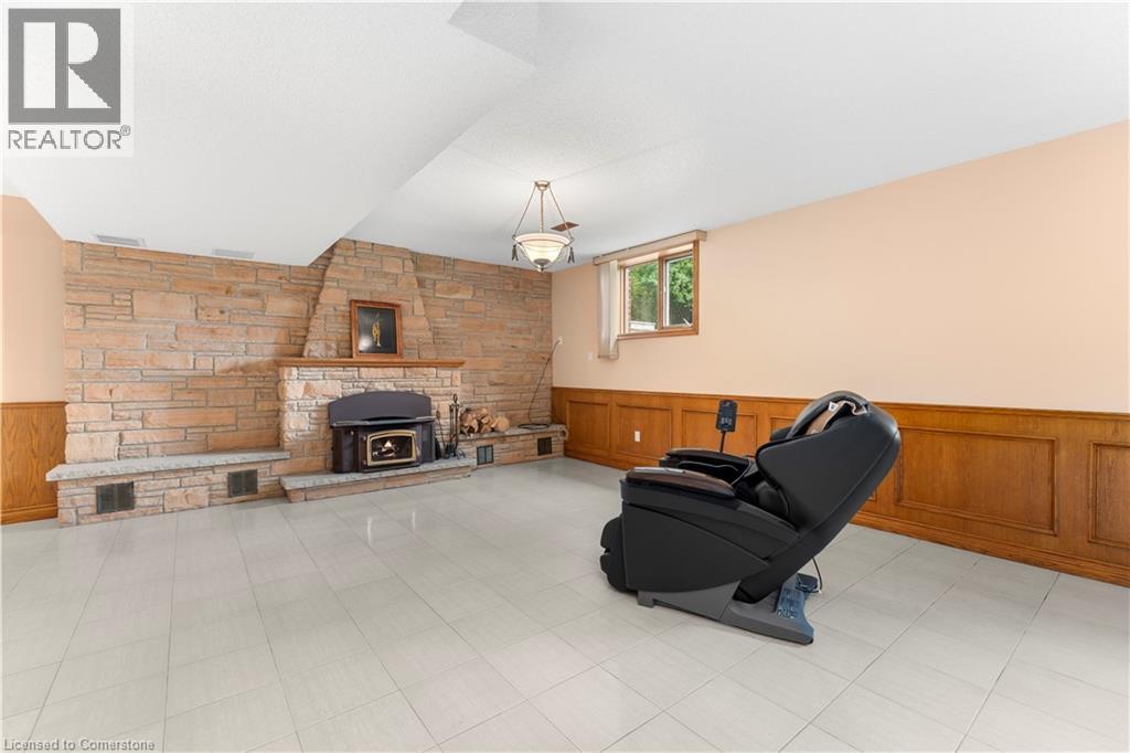 Photo 28 of 21 Woodland Acres Crescent, Vaughan ON