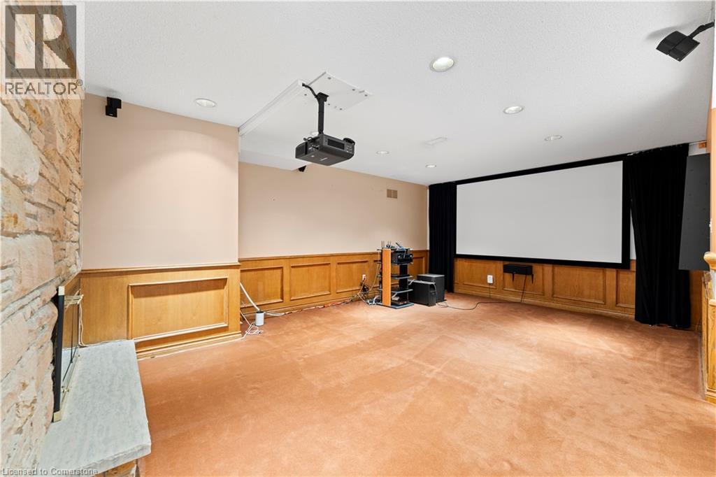 Photo 5 of 21 Woodland Acres Crescent, Vaughan ON