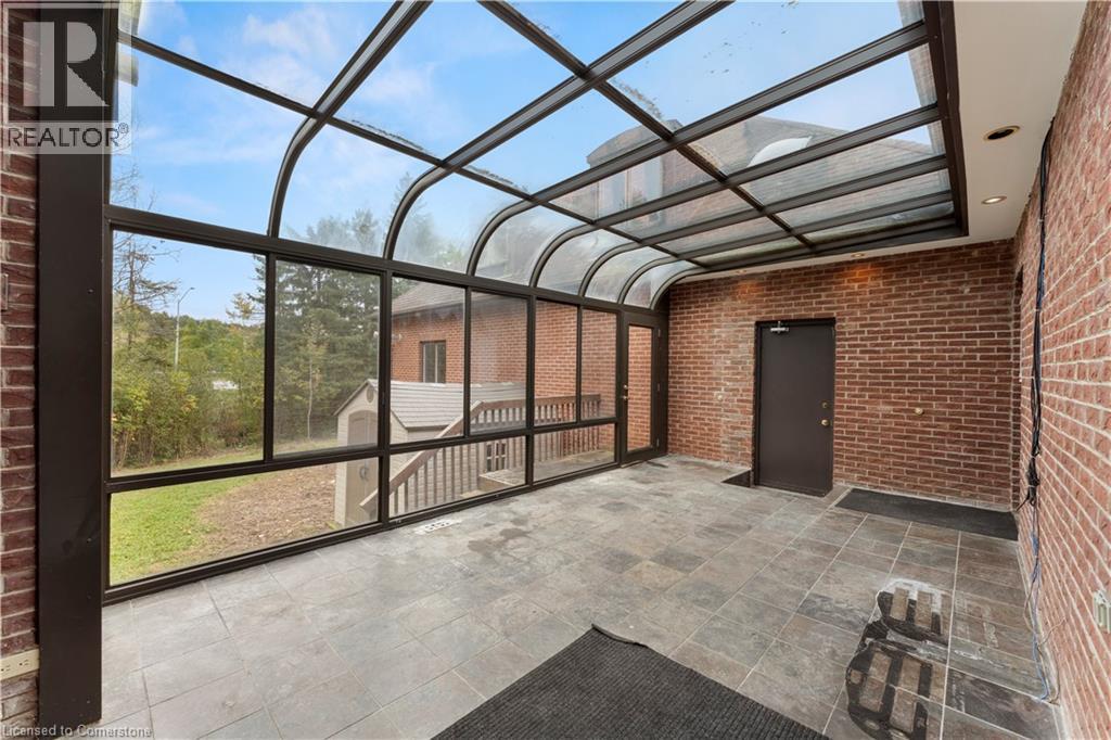 Photo 12 of 21 Woodland Acres Crescent, Vaughan ON