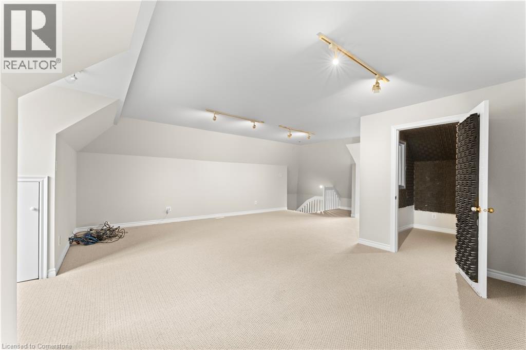 Photo 10 of 21 Woodland Acres Crescent, Vaughan ON