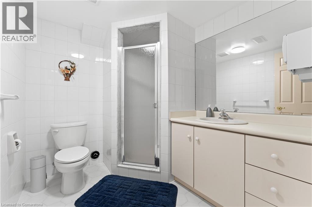Photo 23 of 21 Woodland Acres Crescent, Vaughan ON