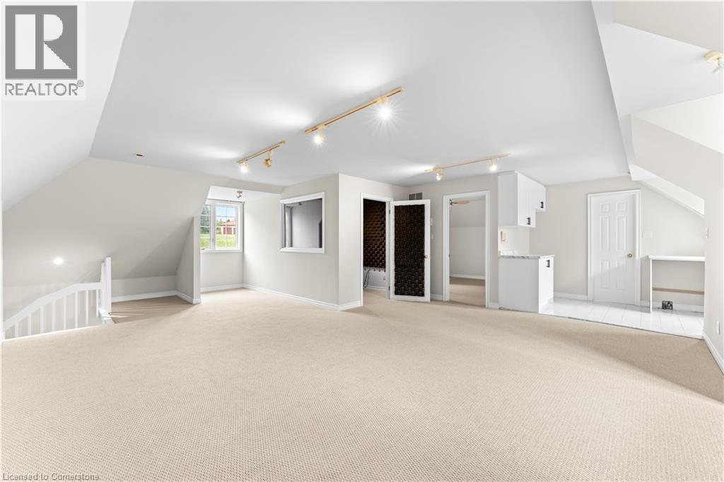 Photo 18 of 21 Woodland Acres Crescent, Vaughan ON