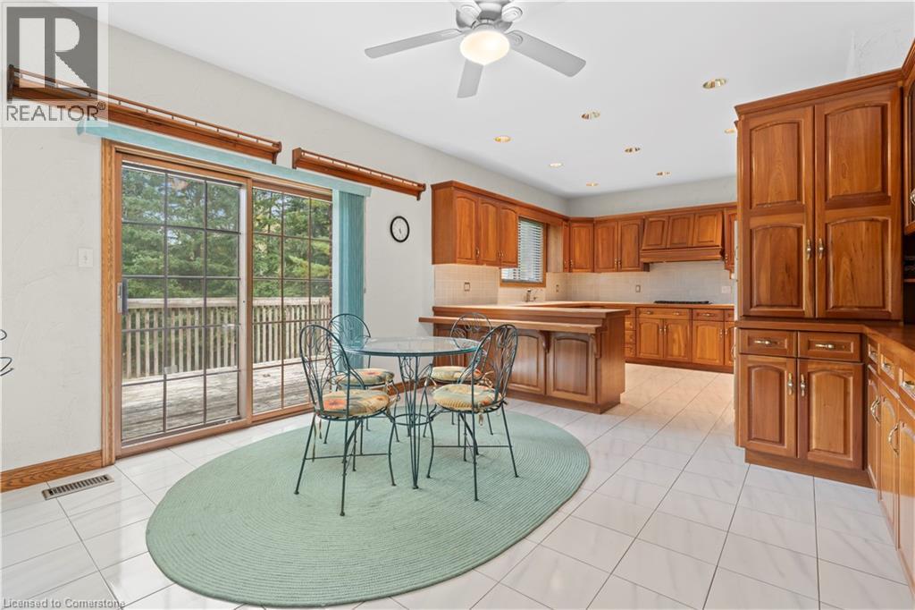 Photo 9 of 21 Woodland Acres Crescent, Vaughan ON