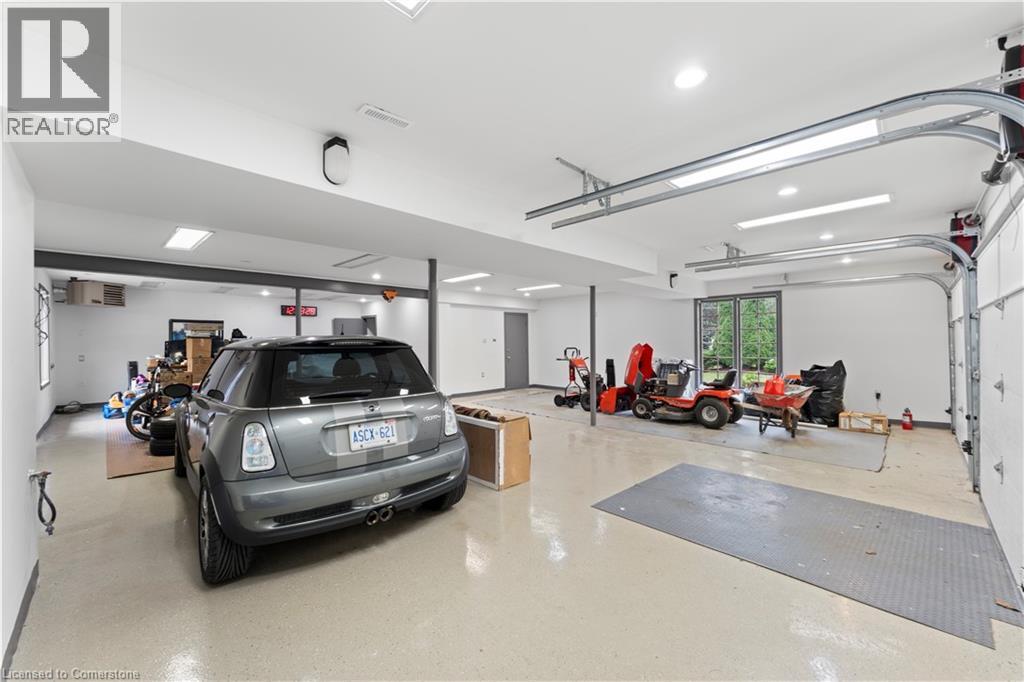 Photo 7 of 21 Woodland Acres Crescent, Vaughan ON