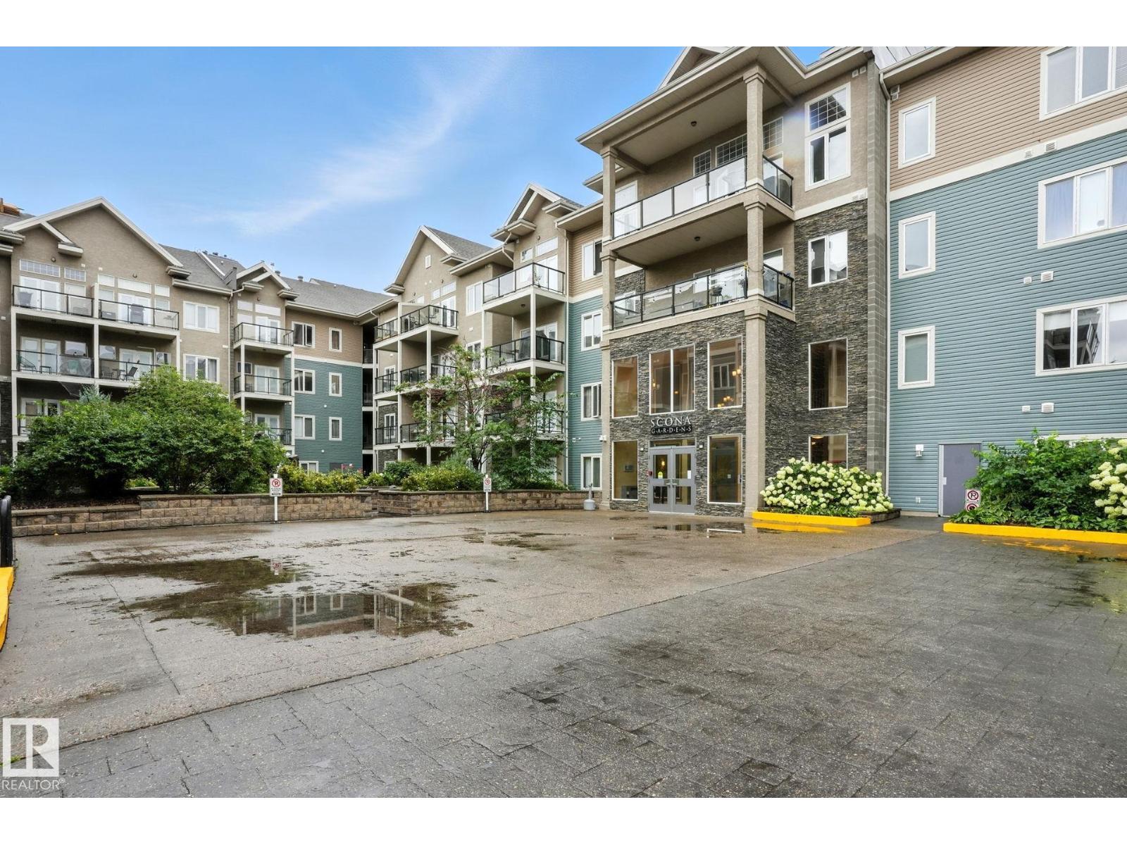 Photo 10 of 140 10121 80 Av Nw, Edmonton AB