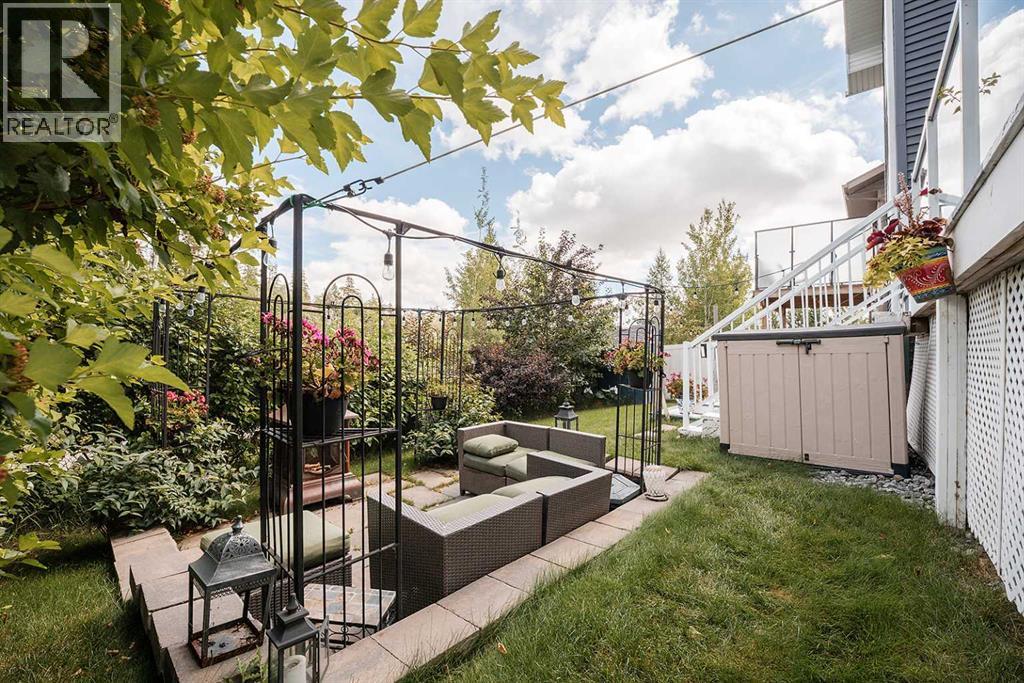 Photo 7 of 66 Grove Close, Red Deer AB