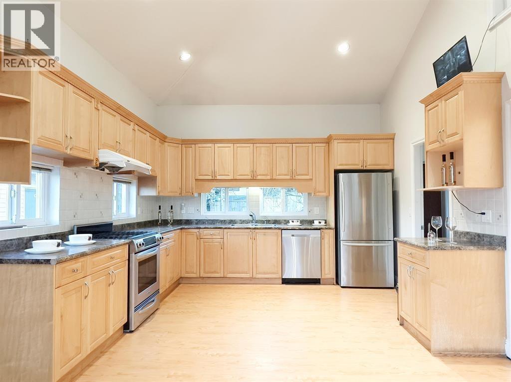 Photo 12 of 7668 Wheater Court, Burnaby BC