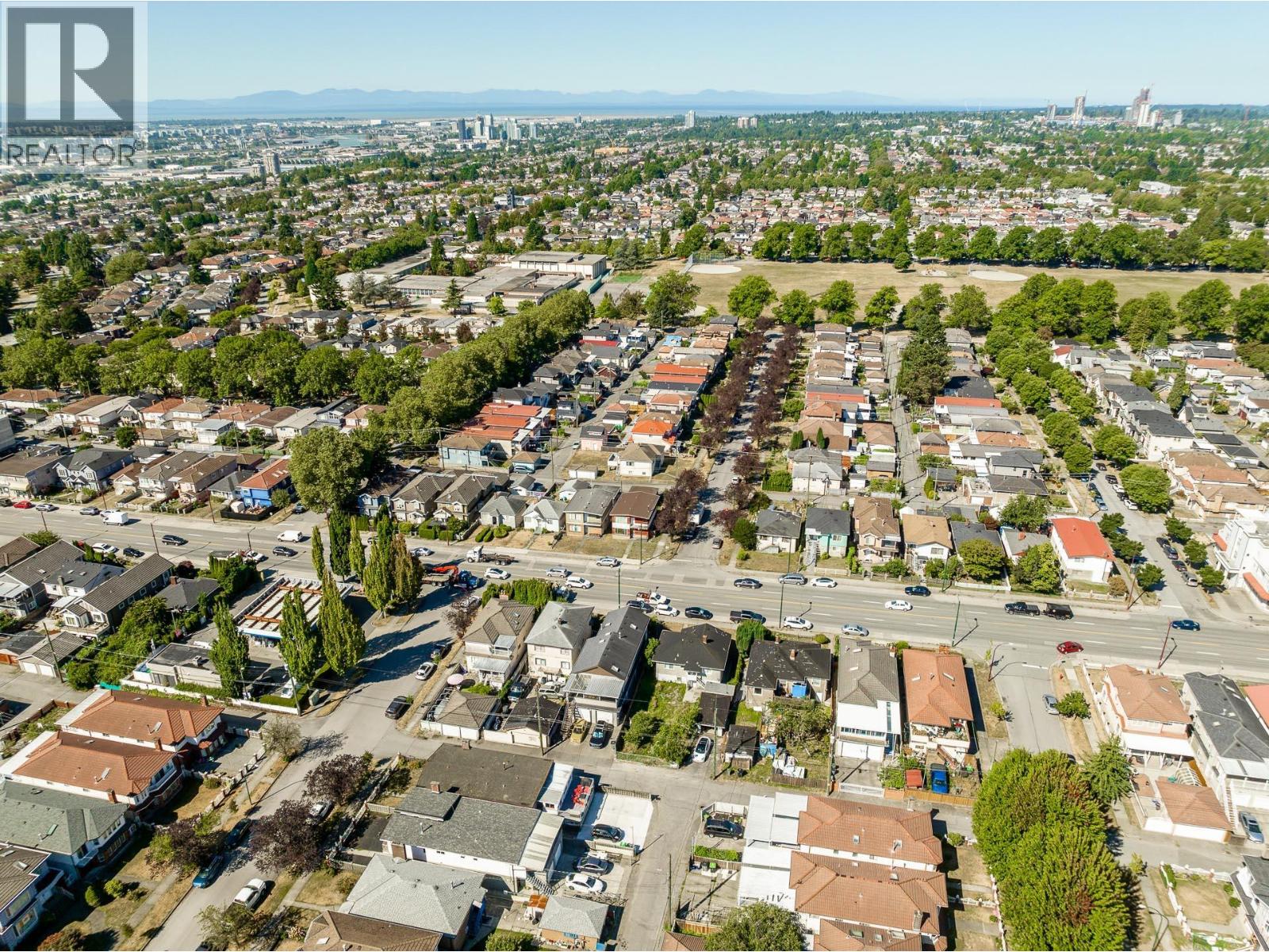 Photo 14 of 6758 Victoria Drive, Vancouver BC
