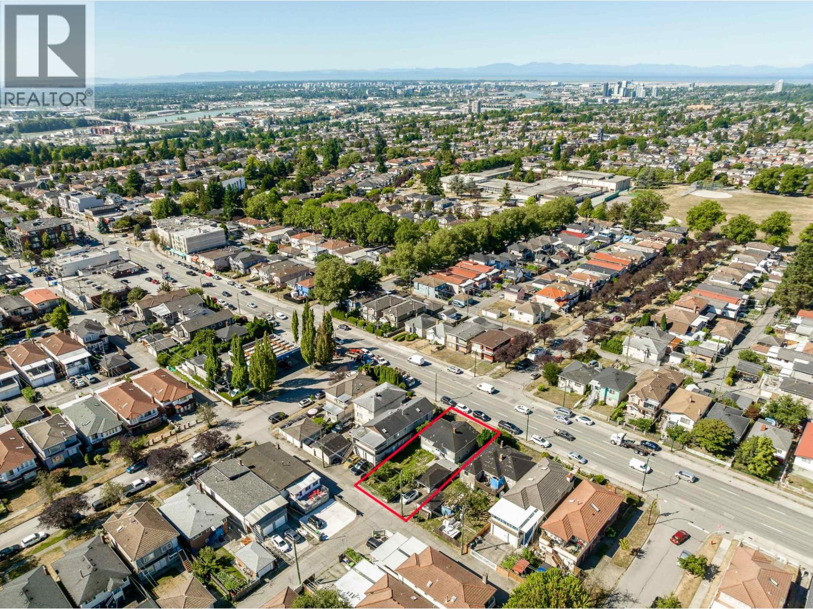 Photo 8 of 6758 Victoria Drive, Vancouver BC