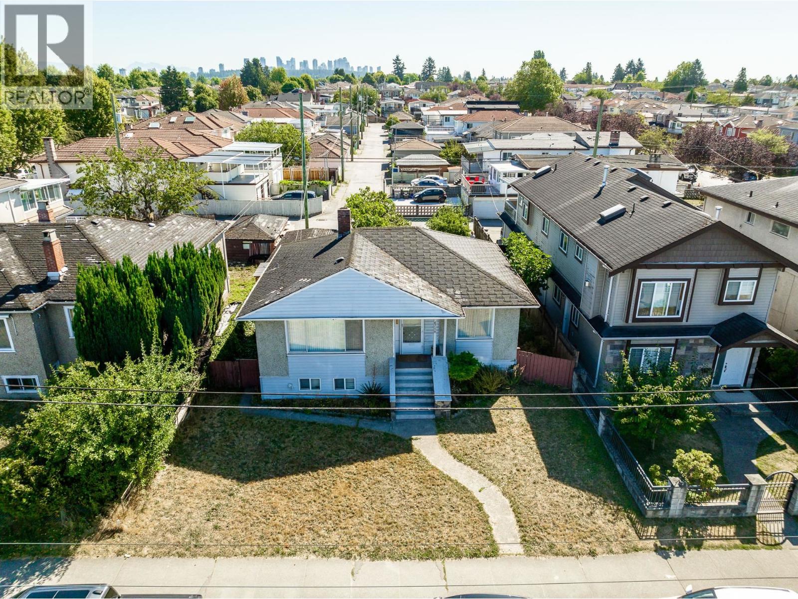 Photo 13 of 6758 Victoria Drive, Vancouver BC