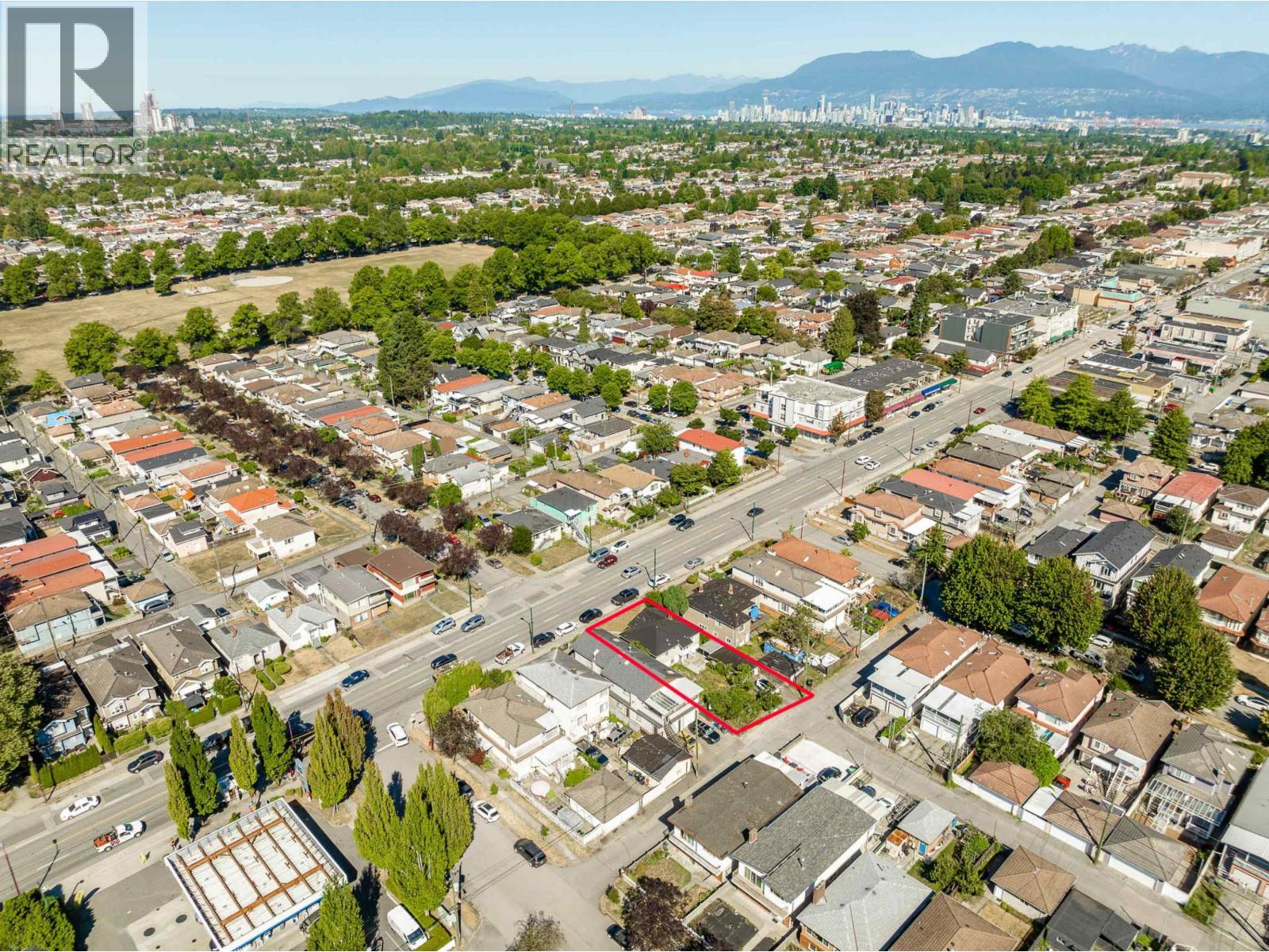Photo 9 of 6758 Victoria Drive, Vancouver BC