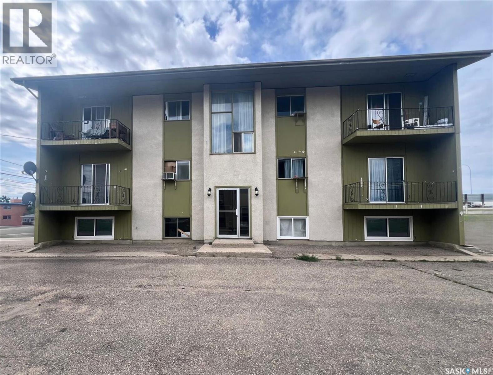 Multi-family House Low rise for Sale in  Begg STREET W Swift Current 