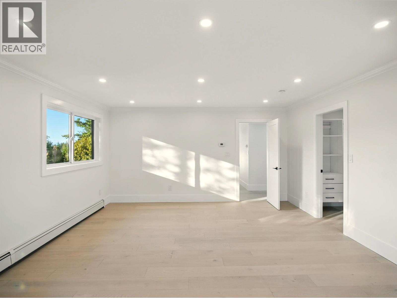 Photo 22 of 6230 Summit Avenue, West Vancouver BC