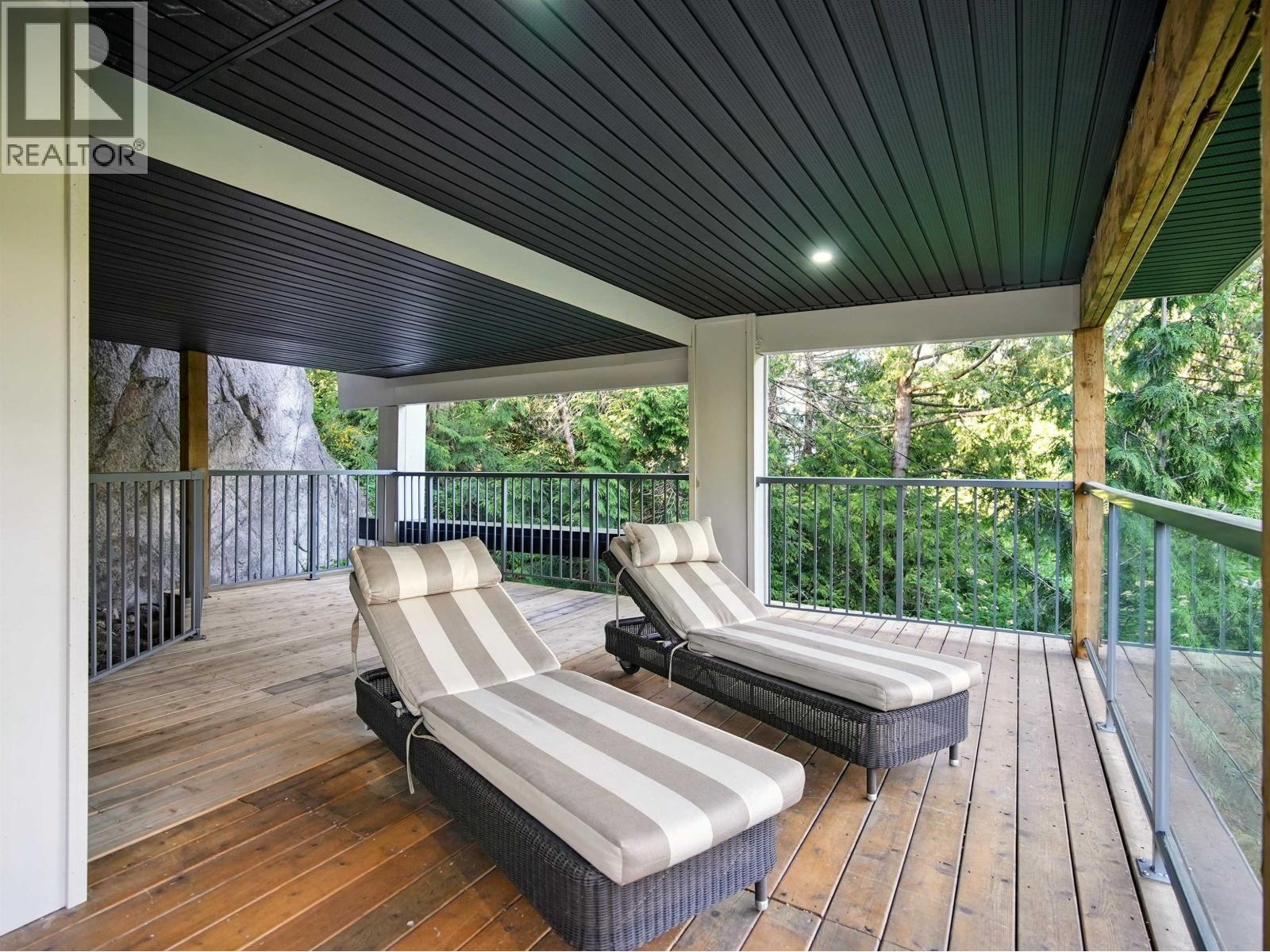 Photo 37 of 6230 Summit Avenue, West Vancouver BC