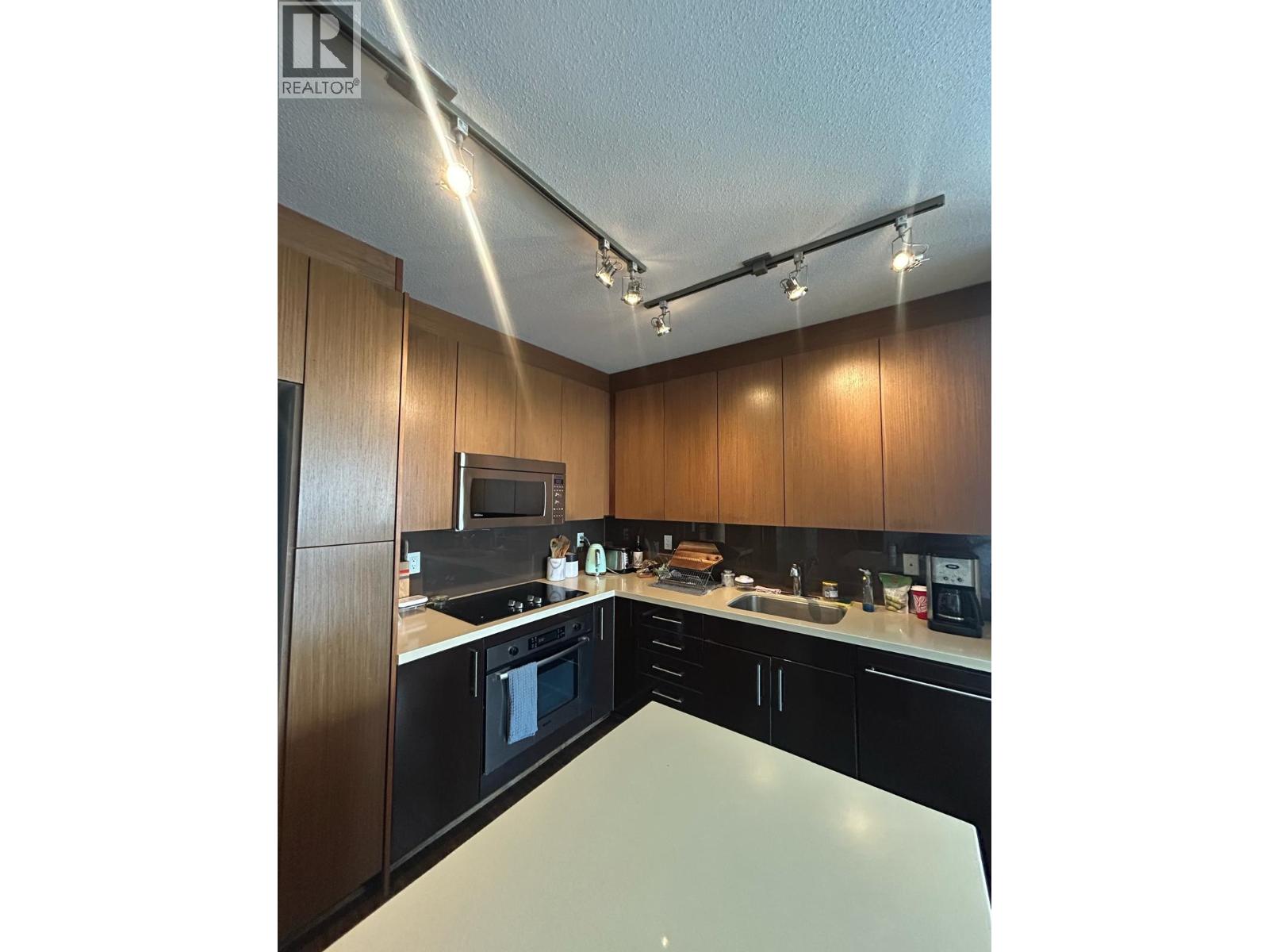 Photo 2 of 907 1833 Crowe Street, Vancouver BC