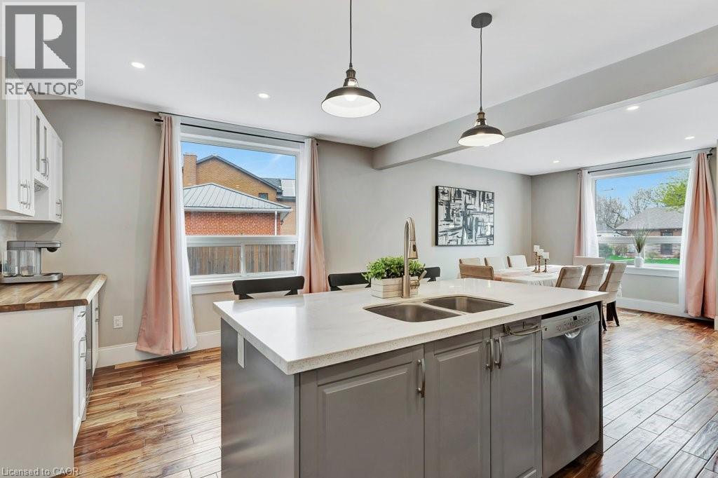 Photo 38 of 102 Poplar Avenue, Acton ON