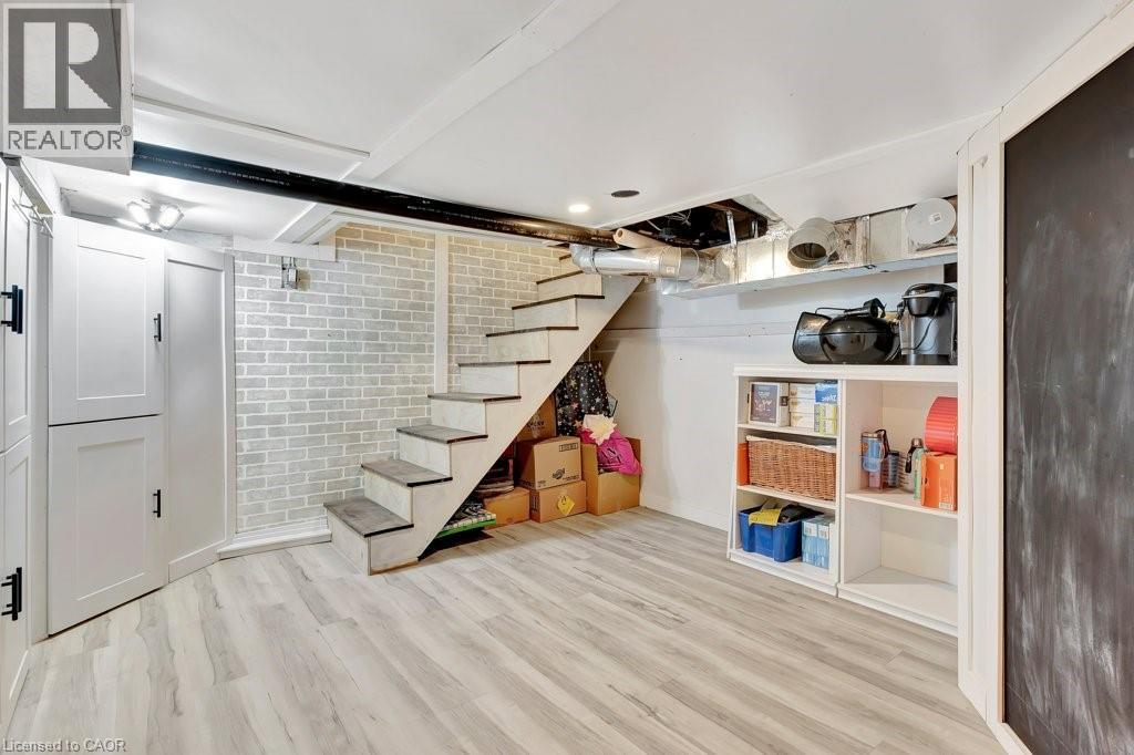 Photo 15 of 102 Poplar Avenue, Acton ON
