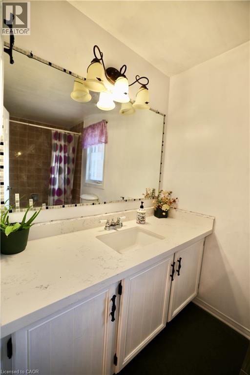 Photo 16 of 236 Westvale Drive, Waterloo ON
