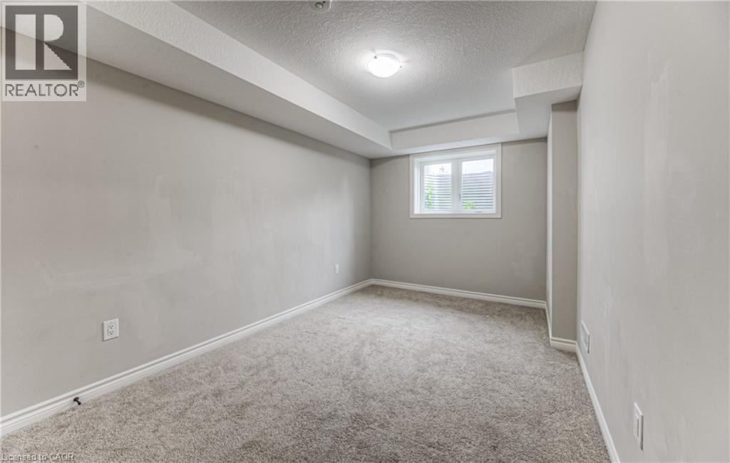 Photo 25 of 253 Chapel Hill Drive, Kitchener ON
