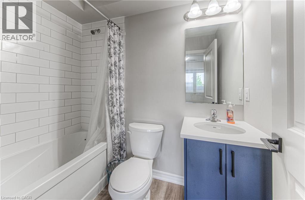 Photo 18 of 253 Chapel Hill Drive, Kitchener ON