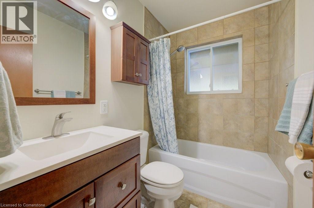 Photo 16 of 496 Franklin Street N, Kitchener ON