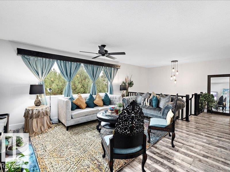 Photo 10 of 3832 110 St Nw Nw, Edmonton AB