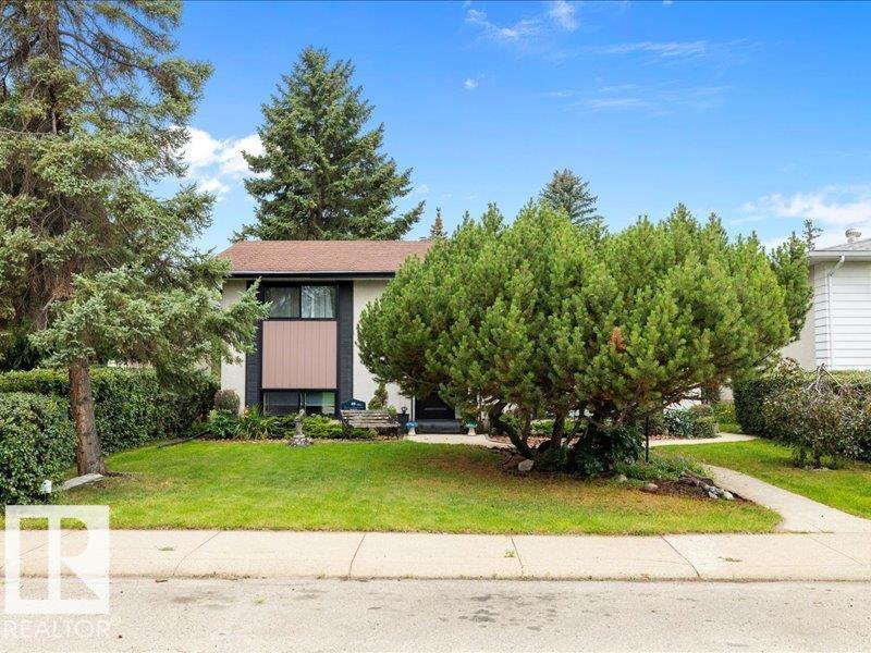 Photo 2 of 3832 110 St Nw Nw, Edmonton AB