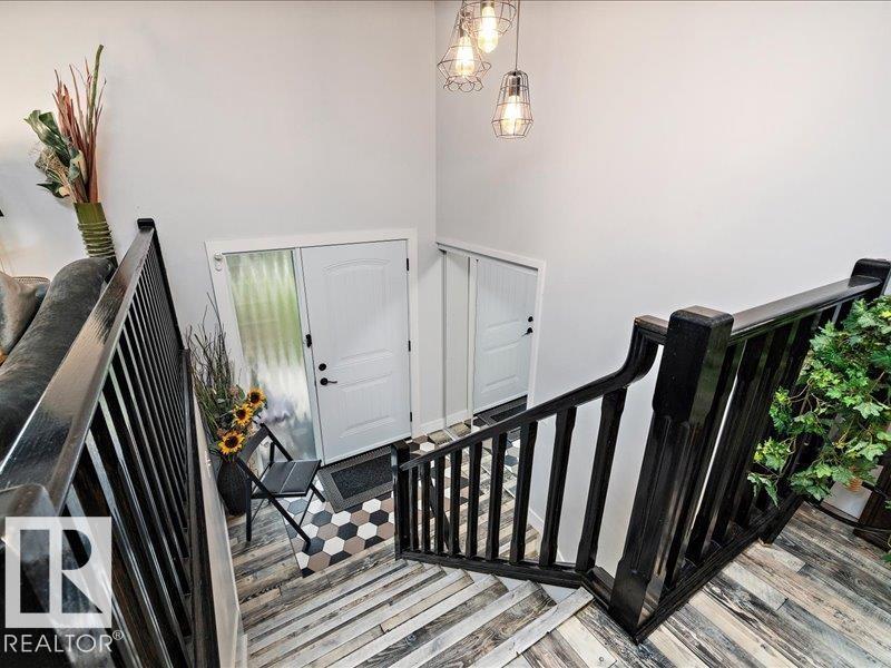 Photo 5 of 3832 110 St Nw Nw, Edmonton AB