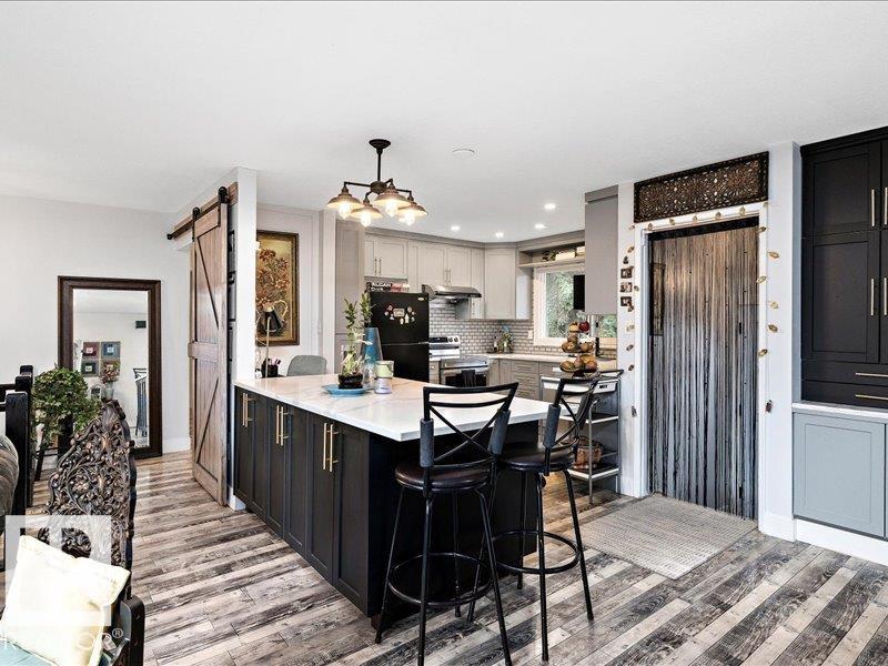 Photo 15 of 3832 110 St Nw Nw, Edmonton AB