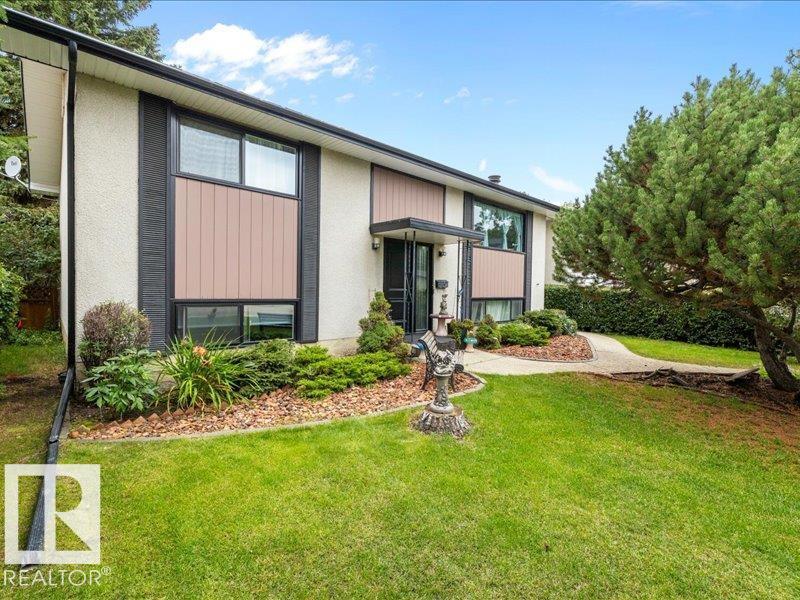 Photo 3 of 3832 110 St Nw Nw, Edmonton AB