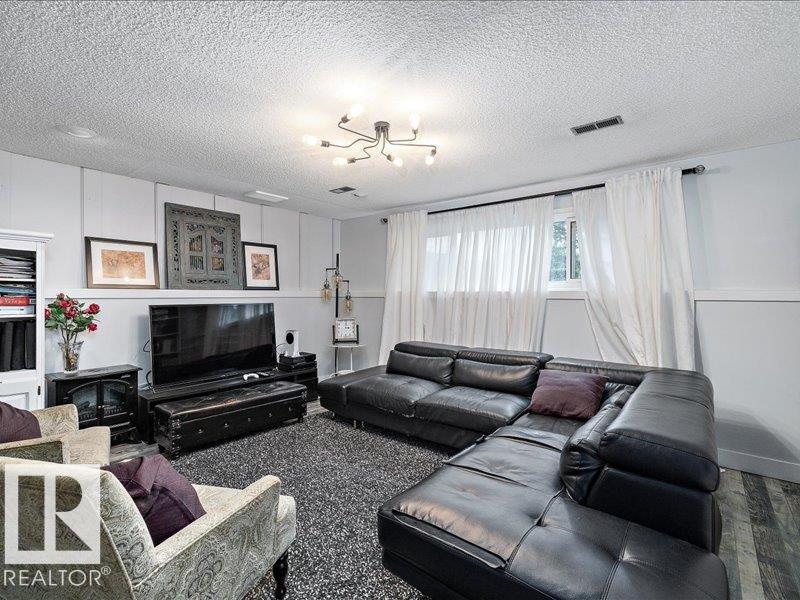 Photo 31 of 3832 110 St Nw Nw, Edmonton AB