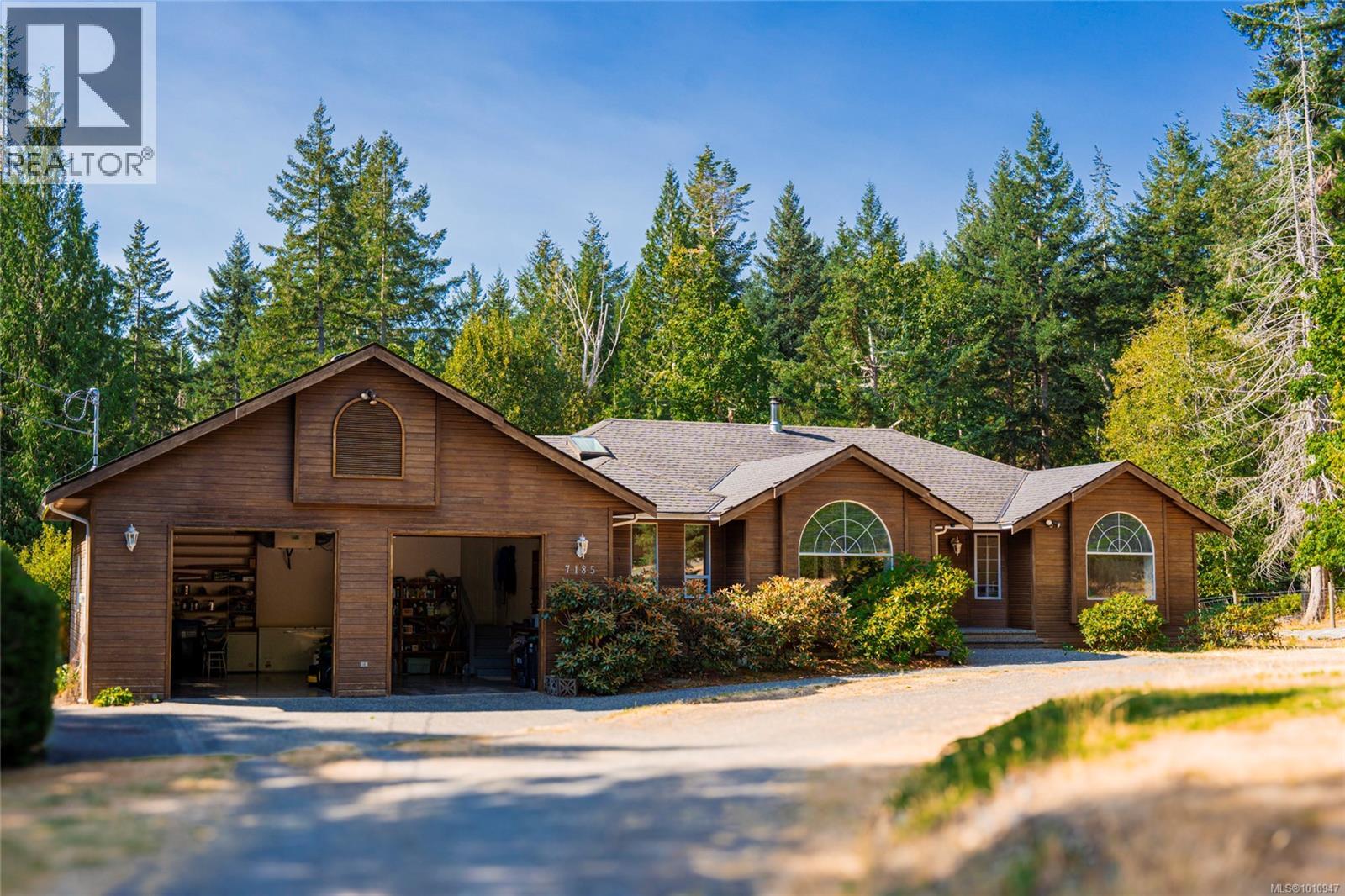 Photo 33 of 7185 Royal Dr, Lantzville BC