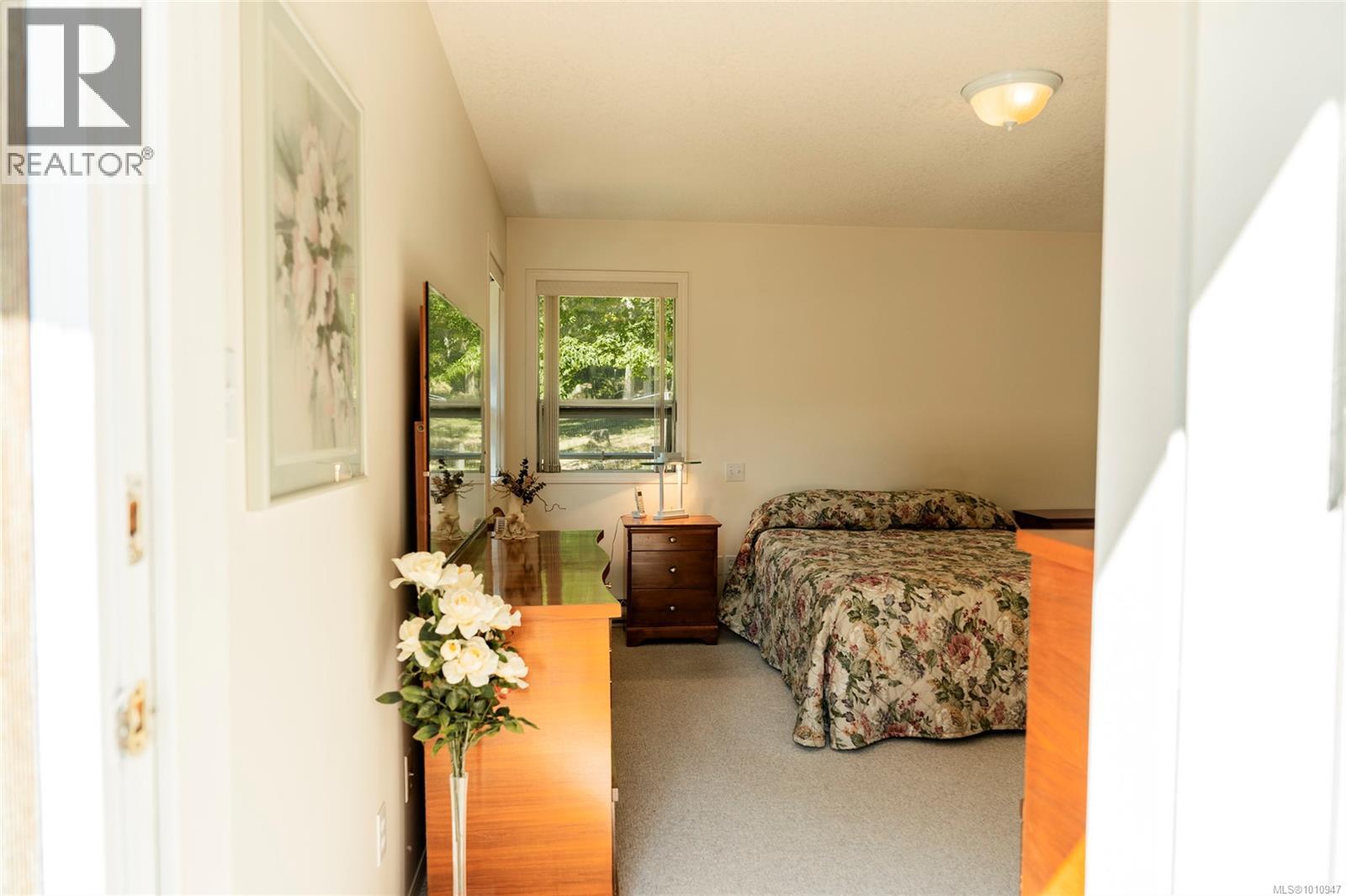 Photo 31 of 7185 Royal Dr, Lantzville BC