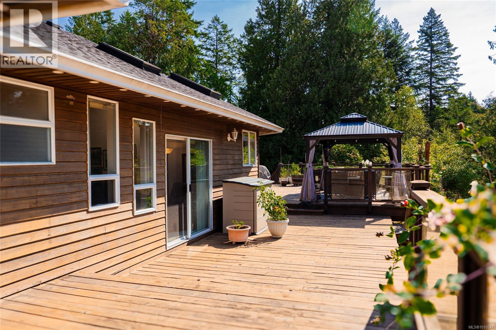 Photo 12 of 7185 Royal Dr, Lantzville BC