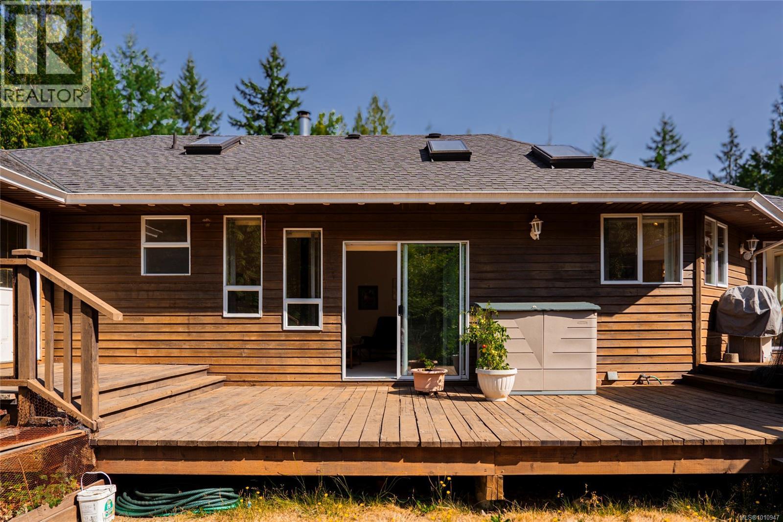 Photo 8 of 7185 Royal Dr, Lantzville BC