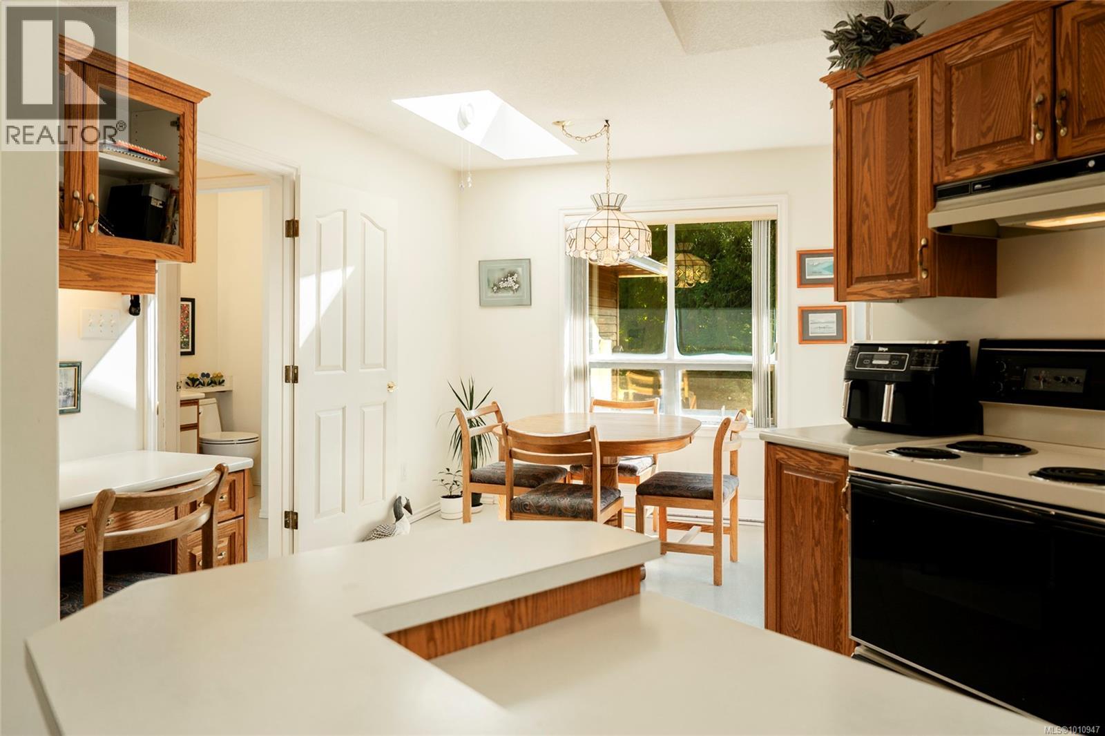 Photo 3 of 7185 Royal Dr, Lantzville BC