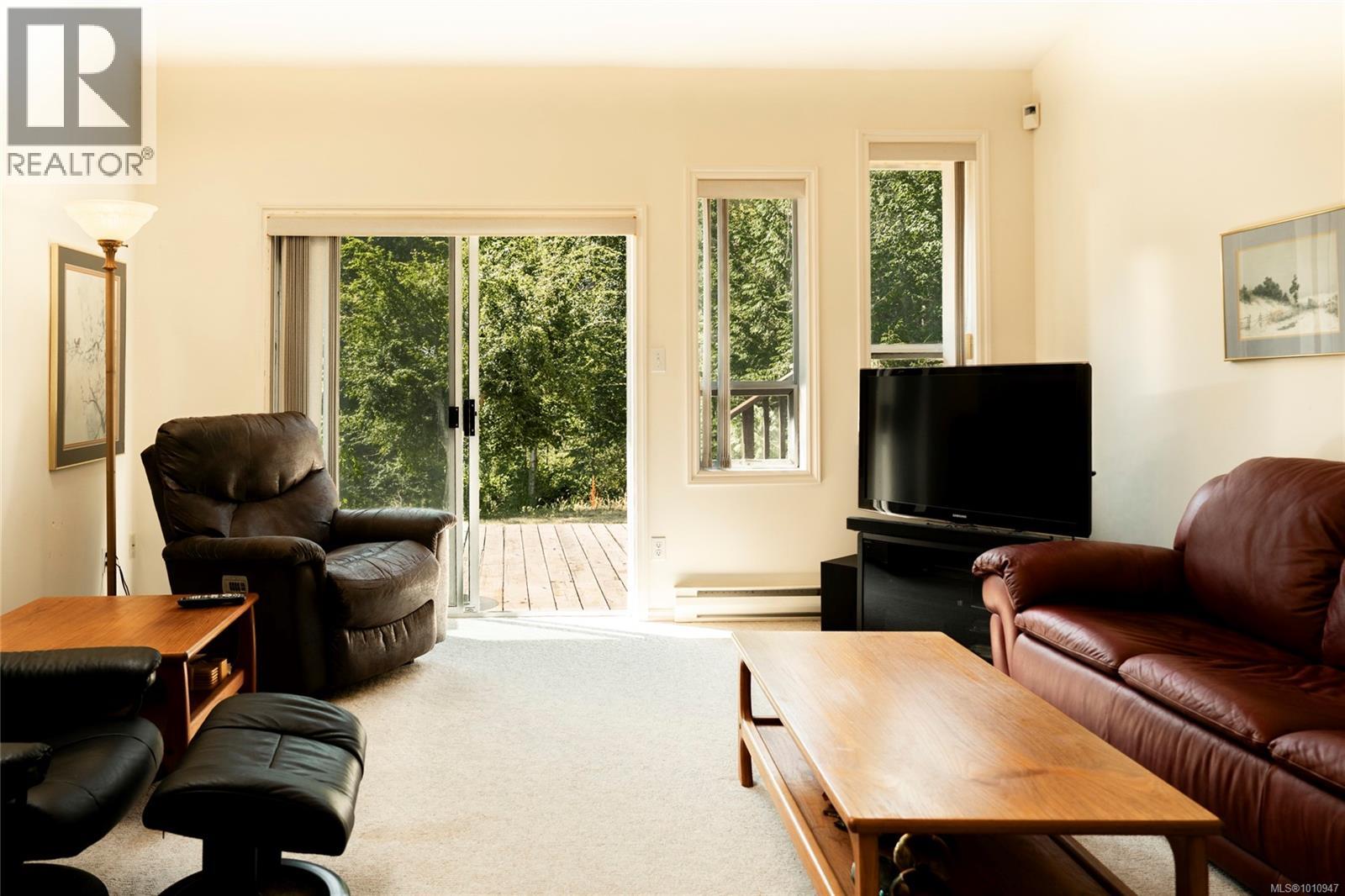 Photo 5 of 7185 Royal Dr, Lantzville BC