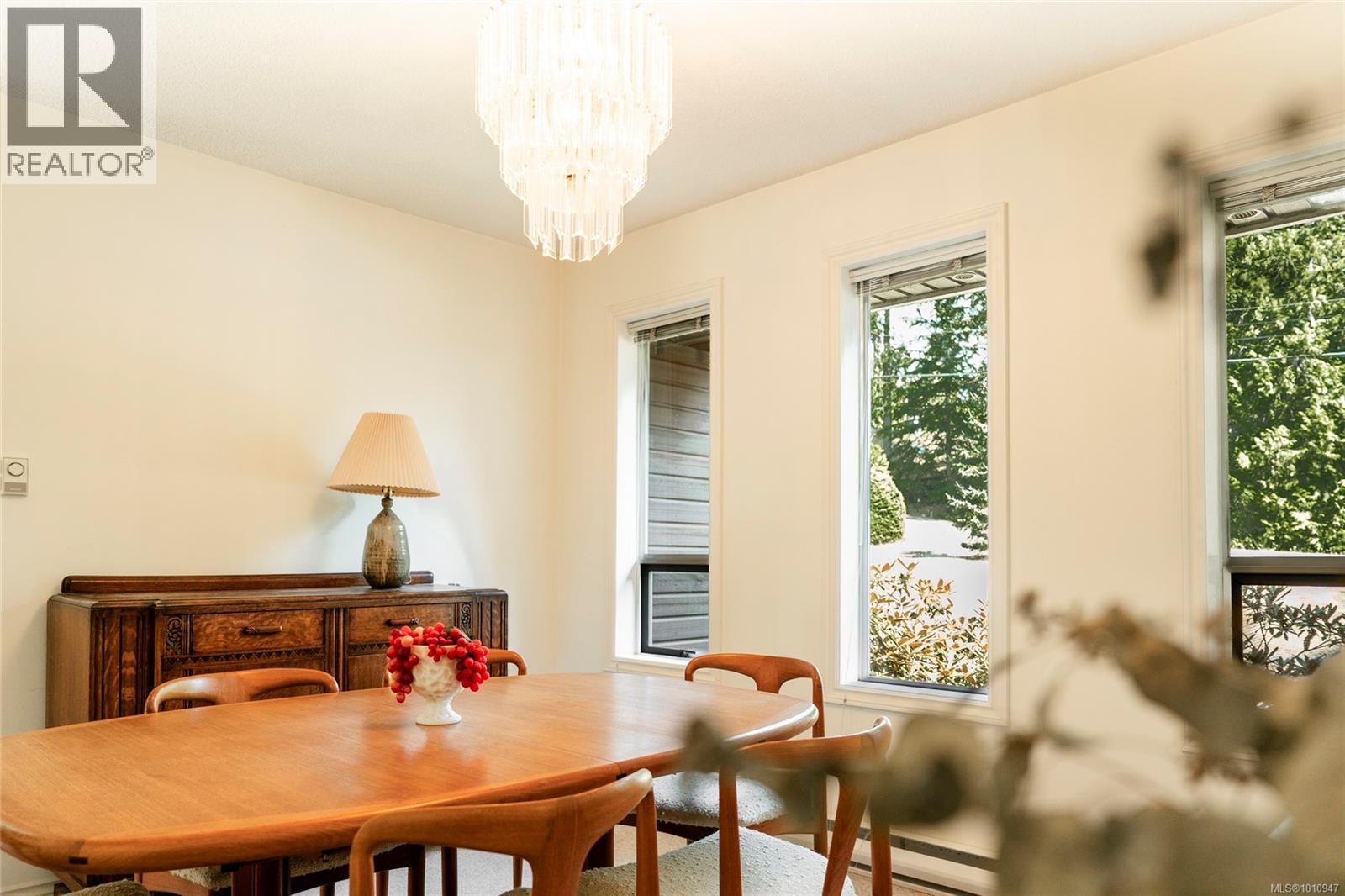 Photo 6 of 7185 Royal Dr, Lantzville BC