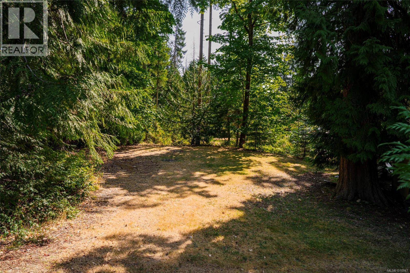 Photo 10 of 7185 Royal Dr, Lantzville BC