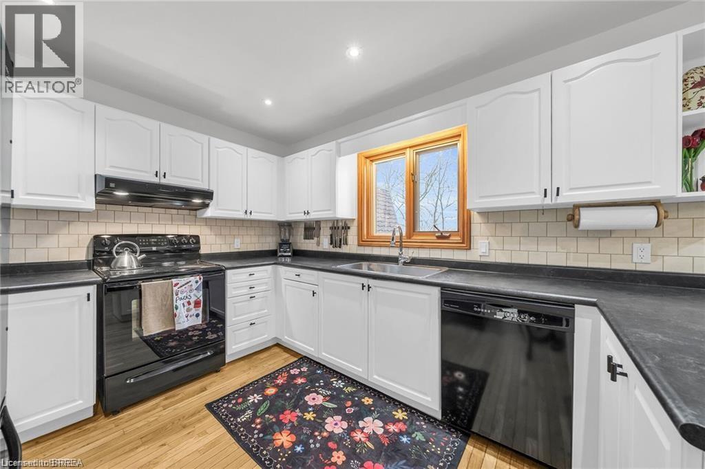 Photo 10 of 38 Grand River Street S, Paris ON