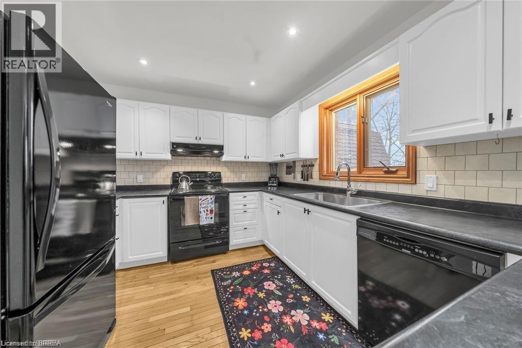 Photo 6 of 38 Grand River Street S, Paris ON