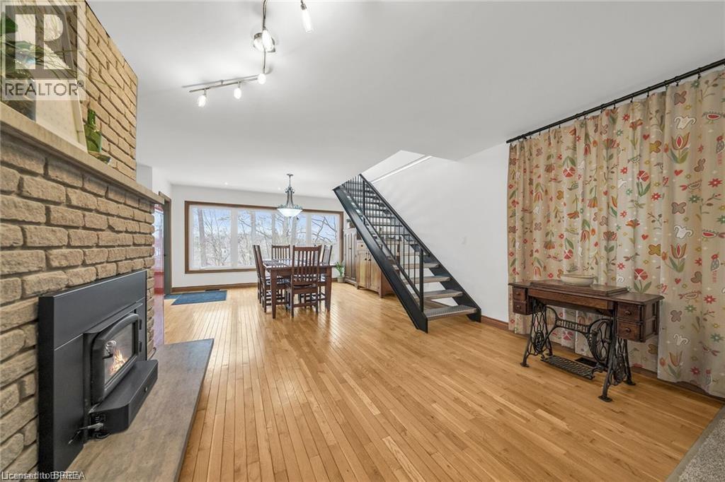 Photo 15 of 38 Grand River Street S, Paris ON