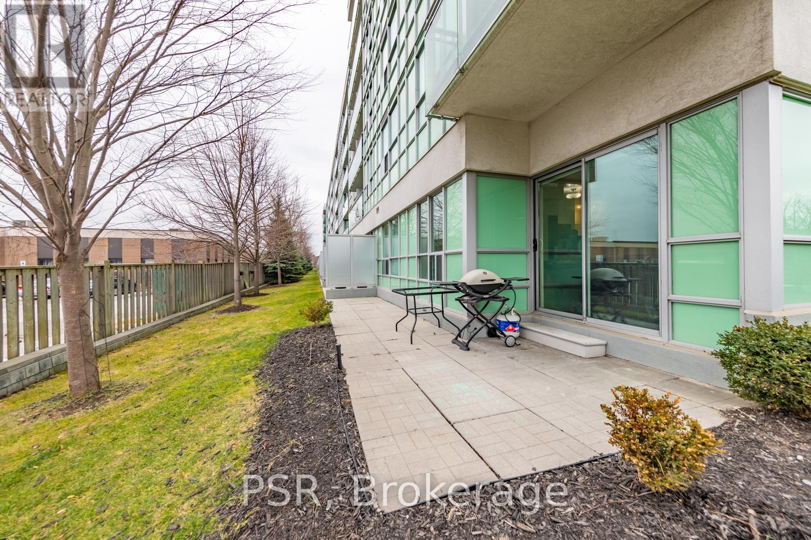 Photo 3 of 109 60 Fairfax Crescent, Toronto ON