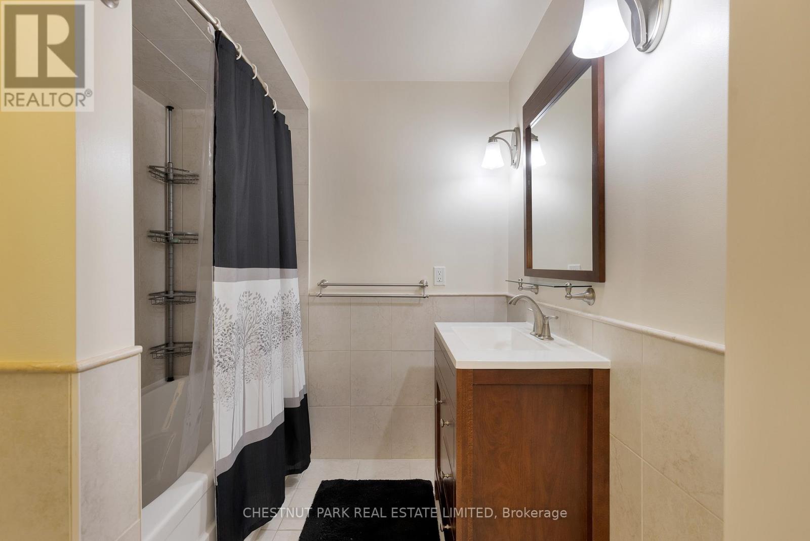 Photo 15 of 65 Northern Dancer Drive, Oshawa ON