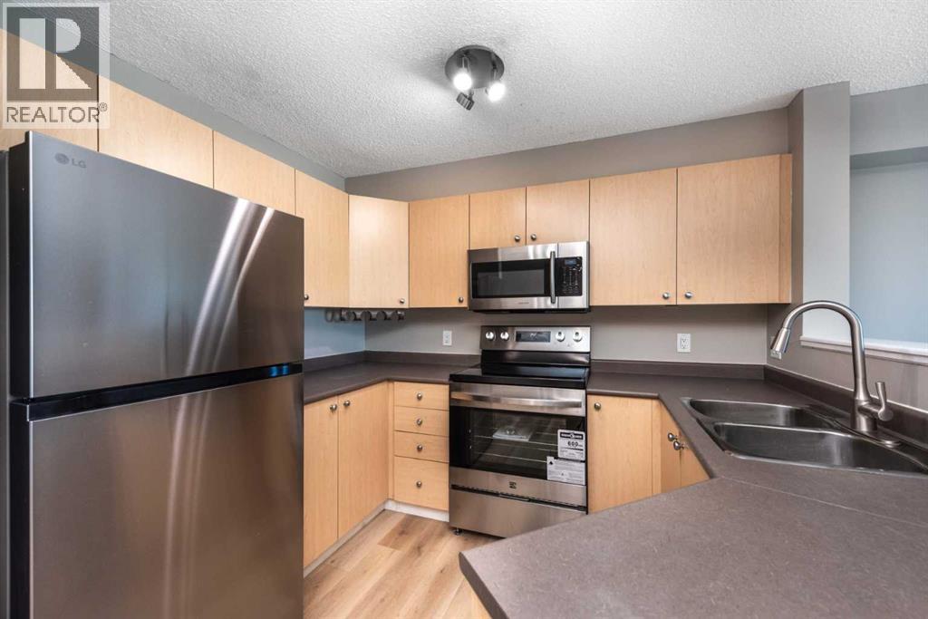 Photo 9 of 6204 304 Mackenzie Way Sw, Airdrie AB