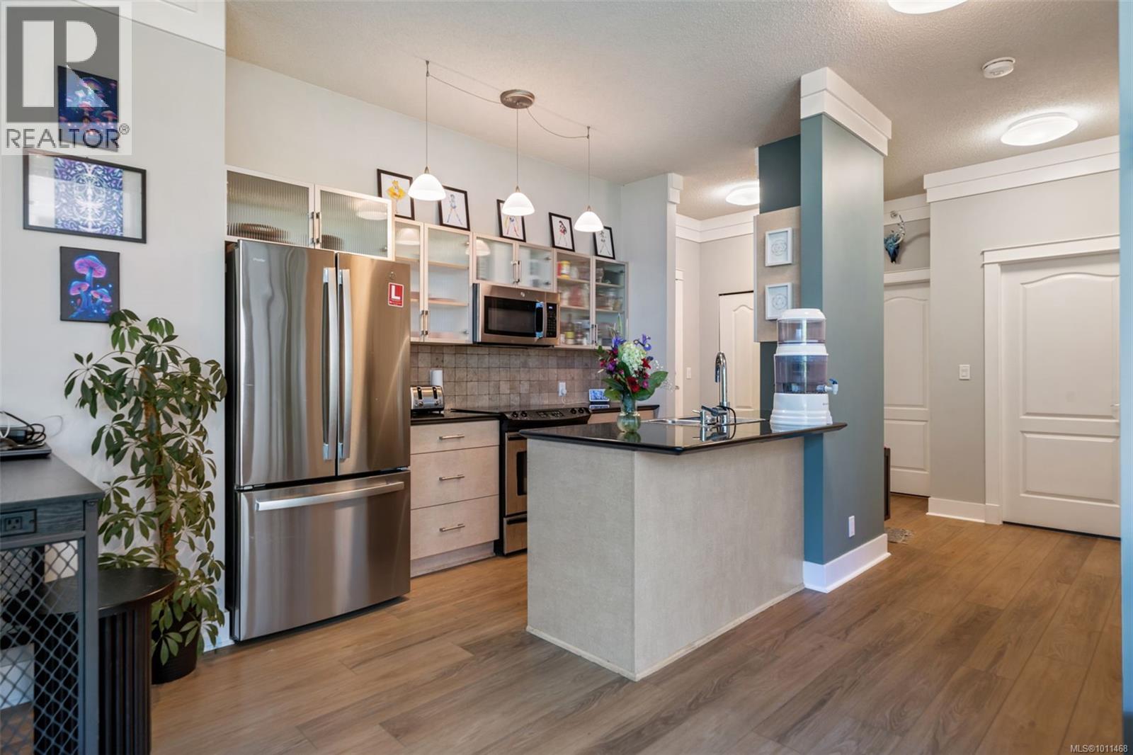 Photo 3 of 210 845 Yates St, Victoria BC