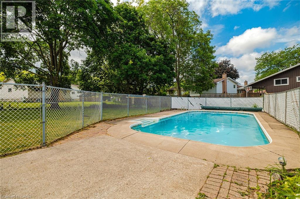 Photo 21 of 15 Laguna Crescent, St Catharines ON