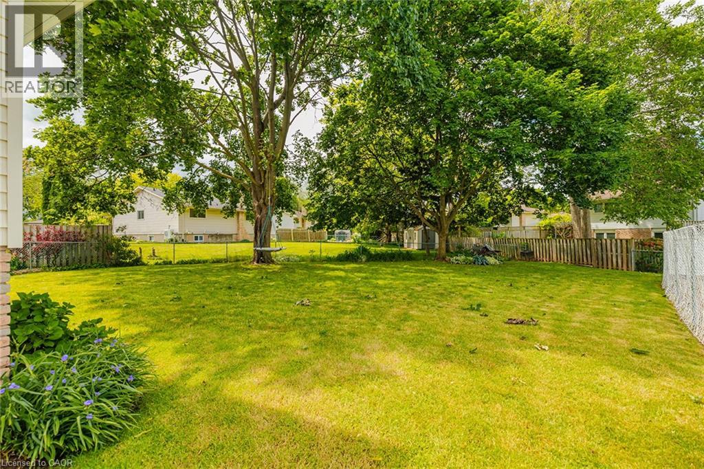 Photo 16 of 15 Laguna Crescent, St Catharines ON