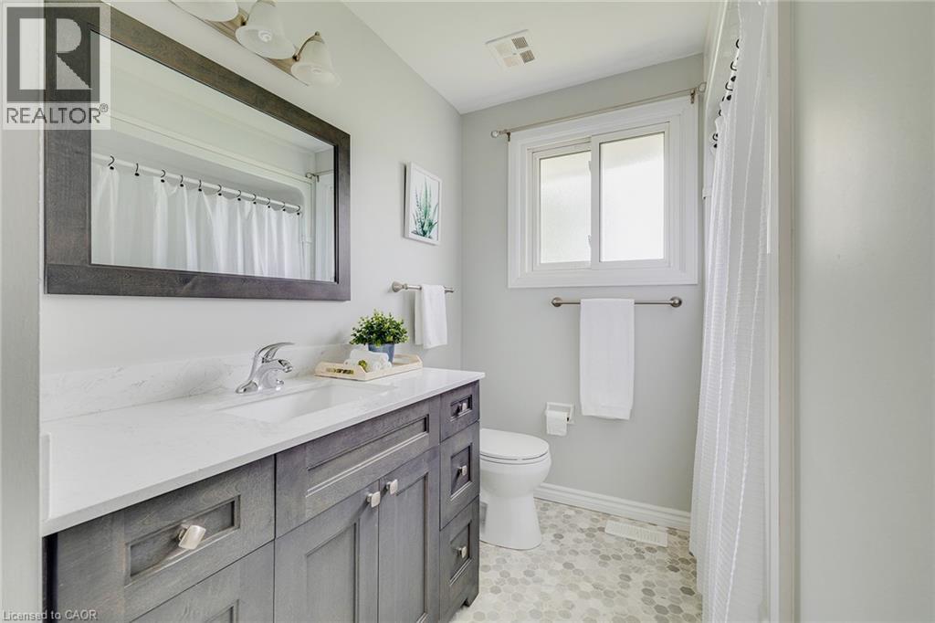 Photo 24 of 15 Laguna Crescent, St Catharines ON